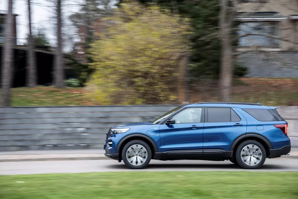 Koeajossa ford explorer 3 0 v6 ecoboost 457 hv phev awd st line n ytt v mahtijenkki auto 