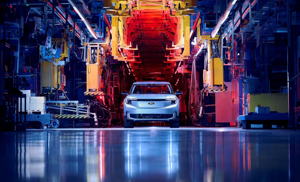 Täyssähköinen Ford Explorer on ensimmäinen Fordin sähköautotehtaassa, Ford Cologne EV Centerissä, valmistettava ajoneuvo ja merkittävä askel kohti uuden sukupolven sähköajoneuvojen tuotantoa Euroopassa. 